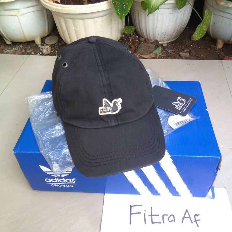 Caps Peaceful Hooligan