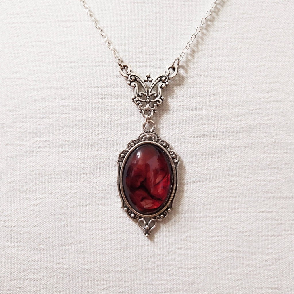 Kalung Rantai Lapis Silver Dengan Liontin Kupu-Kupu Hias Batu Ruby Oval Vintage Untuk Wanita / Halloween