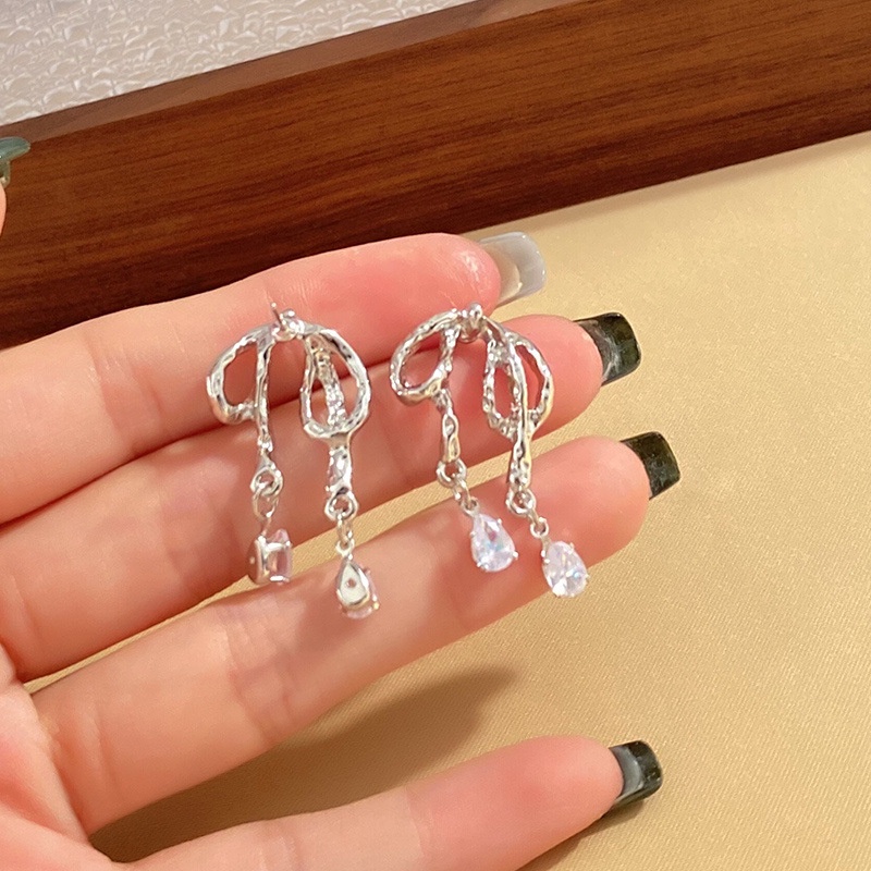 Cairan Angin Dingin Penonton Kecil Cair Anting-Anting Manis Dingin Gadis Panas Ikatan Simpul Tidak Teratur Anting-Anting