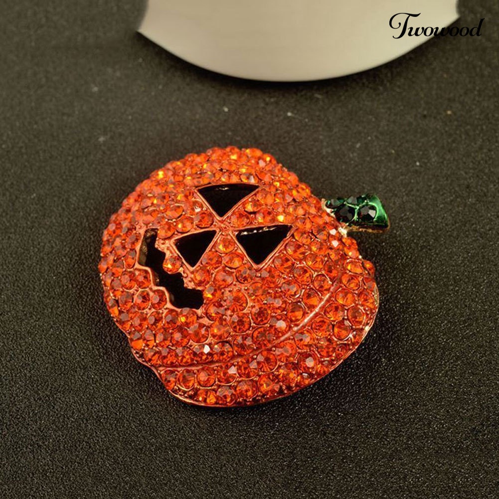 Twowood Bros Pin Bentuk Labu Halloween Hollow Aksen Berlian Imitasi Untuk Aksesoris Jakettas