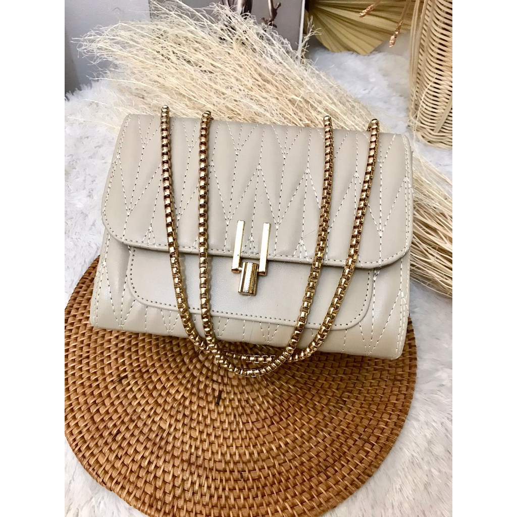 Slingbag  Rantai Wanita Syakira Gold Selempang IRVANBAGSHOP