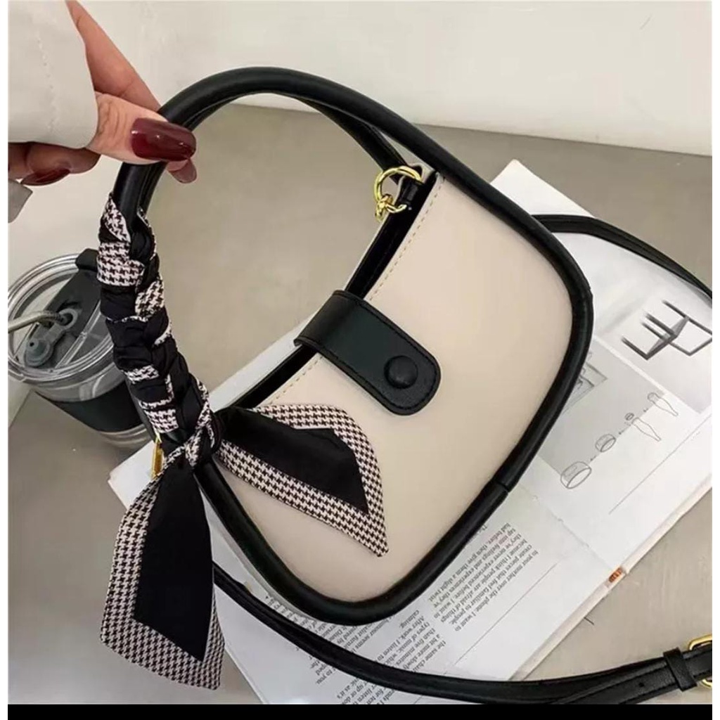 TAS SELEMPANG WANITA PAWPAW / TAS WANITA KOREAN FASHION (DENGAN TWILLY)