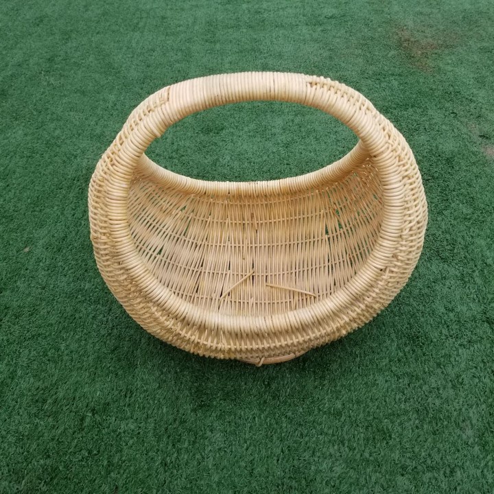 Kerajinan Tangan Rotan - Keranjang Buah Bentuk Telur 30x30x20cm