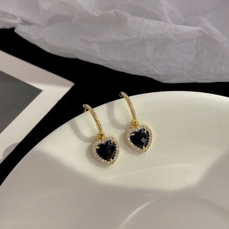 Anting Zircon Bentuk Hati Warna Hitam Gaya Korea Retro Untuk Aksesoris