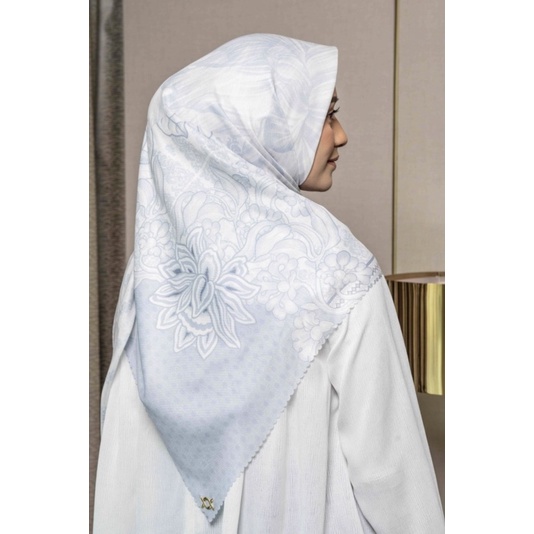 Sierra Scarf Wearing Klamby (minor)