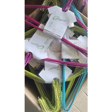 Hanger kawat warna warni