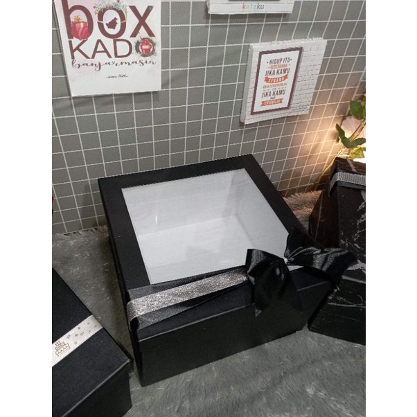 

Box Kado ukuran 25cm x 25cm Tinggi 15cm