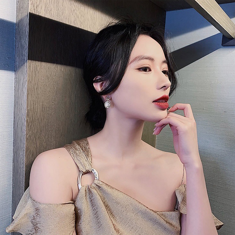 Fancyqube Anting Gantung Batu Bulan Imitasi Warna Emas Gaya Korea Untuk Wanita