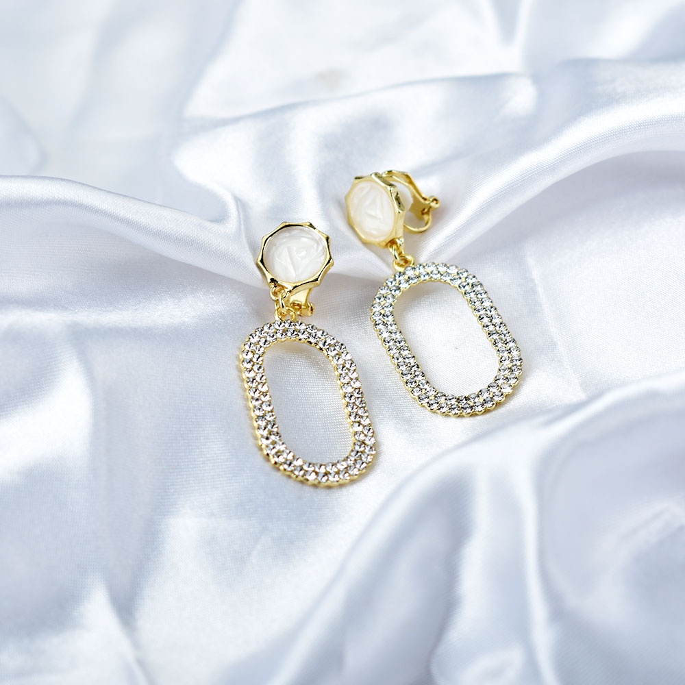Anting Klip On Tanpa Tindik Desain Geometri Hias Kristal Warna Emas Untuk Wanita