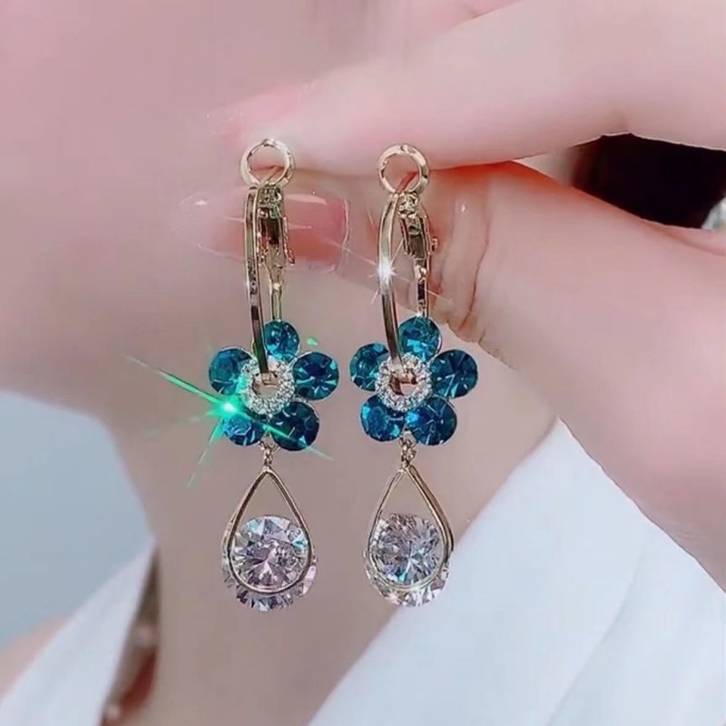 Anting Rumbai Bentuk Kelopak Bunga Aksen Kristal Serbaguna
