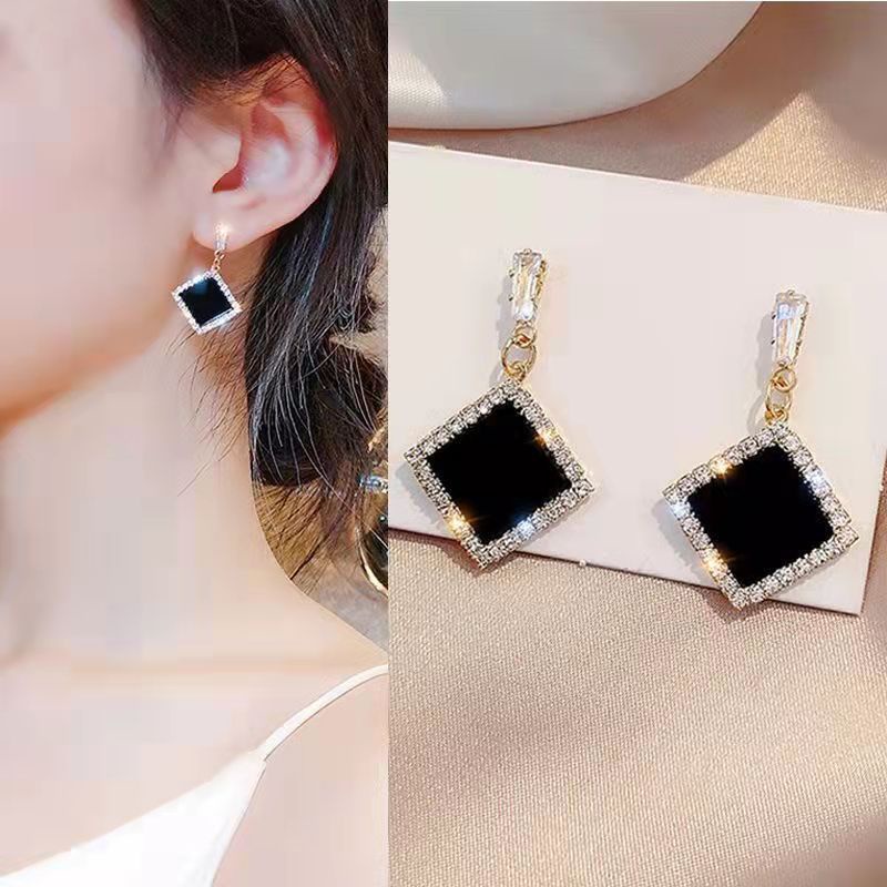 Anting Tusuk Gantung Temperament Desain Geometri Hias Berlian Hitam Gaya Simple Untuk Wanita