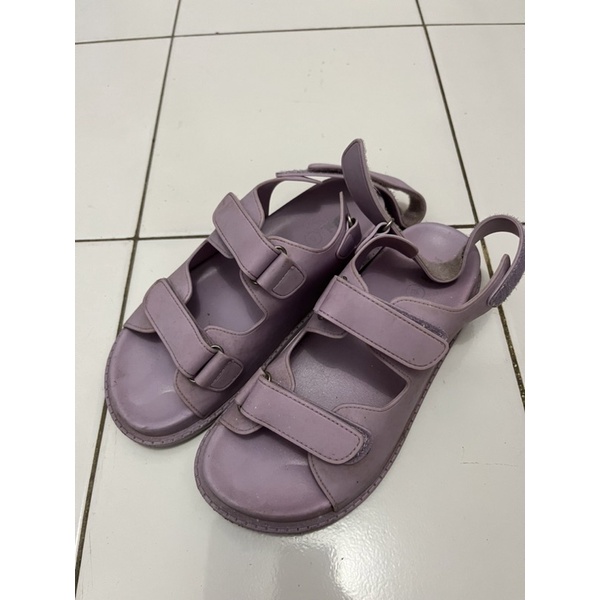 Preloved sepatu sandal rubi (cotton on)