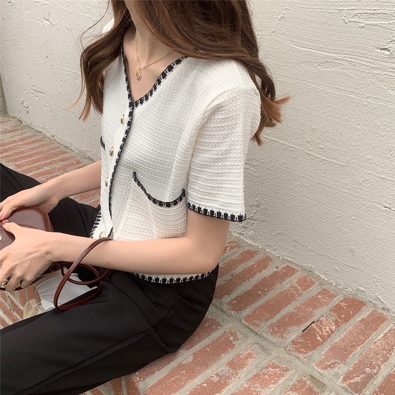 FIONA Mini Sweater Wanita V Neck Dengan Model Crop Top