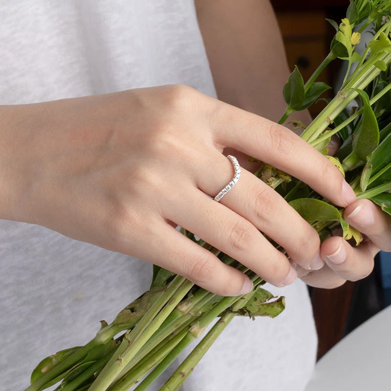 Cincin Berlian Bentuk V Warna Silver Gaya Korea Untuk Wanita