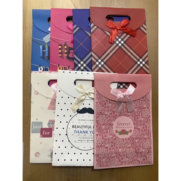 

Paper Bag / Kantong Hadiah Cantik Ukuran M