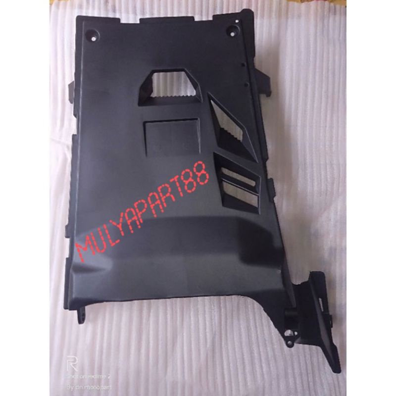 dek dasbor bawah kolong atau cover lumpur vario 125-150 led new tahun 2018-2020 original