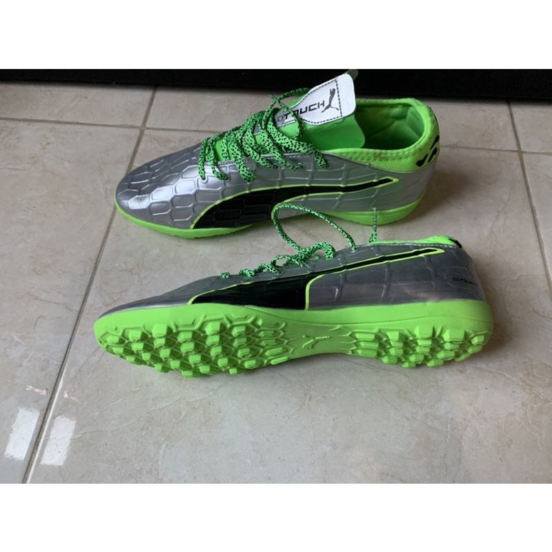 sepatu futsal / mini soccer second / bekas