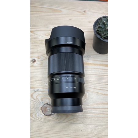 Lensa Zeiss 35mm f/1.4 no box