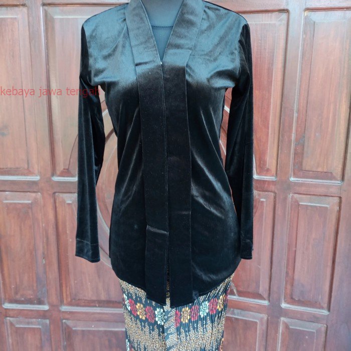 Kebaya wanita kartini bludru polos (size M,L) - Hitam, M Kebaya Bludru