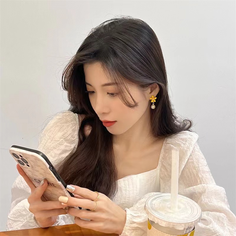 Anting Hook Wanita Motif Bunga Kecil Dengan Aksen Mutiara Aksesoris Fashion Wanita