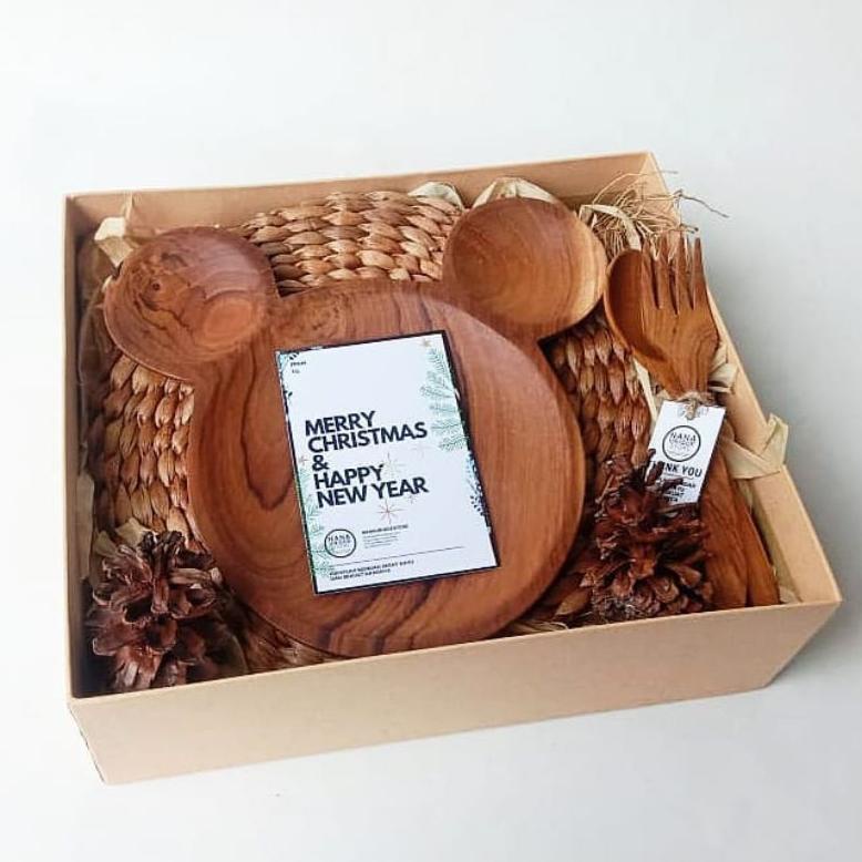 

PRODUK- HAMPERS NATAL CHRISTMAS GIFT KADO HADIAH PERNIKAHAN ULANG TAHUN WISUDA SOUVENIR WEDDING GIFT BOX .