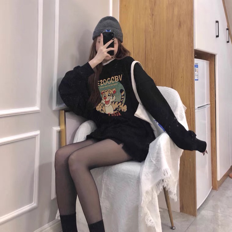 sweater cewek kekinian korean style cartoon big tiger graphic printing sweater hitam import lengan panjang basic sweater crewneck