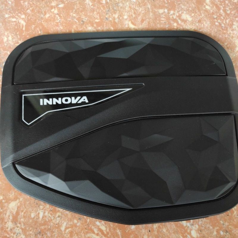 Tank cover tutup bensin toyota all new innova inova reborn 2016 sampai 2023 ribon / venturer 2020 2019 2018 2017 2021 zenix CARBON  hitam DOFF chrome crome tempel 3m