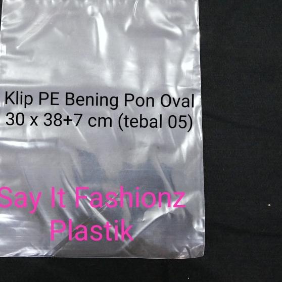 

Kantong Plastik Klip Pon Oval PE Bening 30x38+7cm tebal 05 isi 100lbr