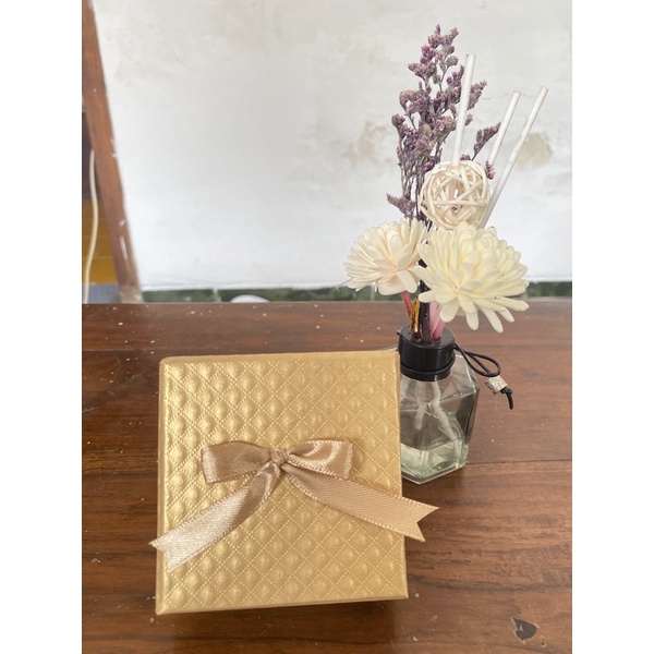 

Kotak Kado Mini Gold dan Perhiasan