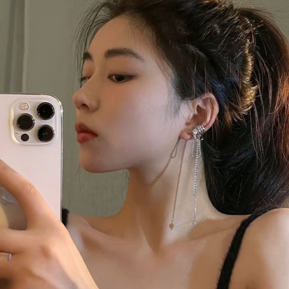 1pc Anting Klip Tanpa Tindik Model Rumbai Gaya Korea Untuk Wanita