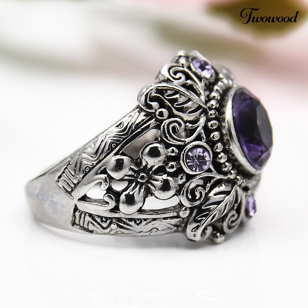 Cincin Jari Bentuk Bulat Motif Ukir Bunga Aksen Amethyst Imitasi Gaya Vintage Untuk Wanita