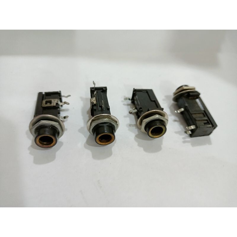 SOKET MIC PETAK / AKAI MONO  , SESUAI GAMBAR ( KUALITAS BAGUS)