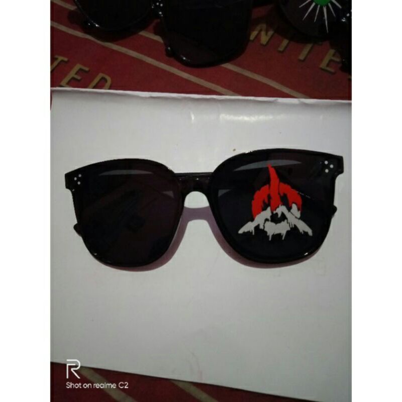 kaca mata pagar nusa