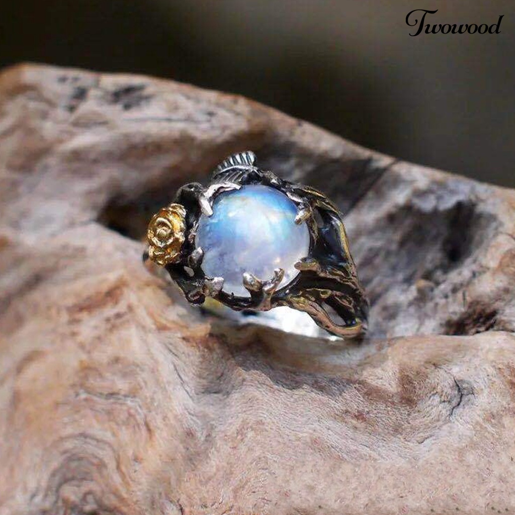 Cincin Bentuk Daun Bunga Aksen Batu Bulan Gaya Vintage Untuk Wanita