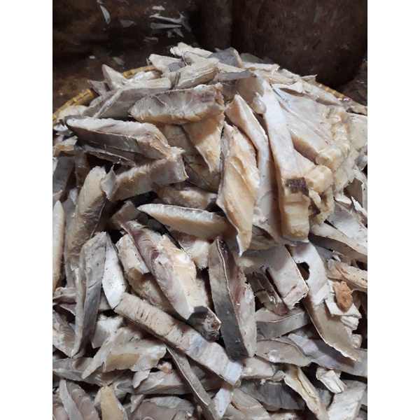 

IKAN ASIN CUCUT PUTIH DAGING KEMASAN 1KG