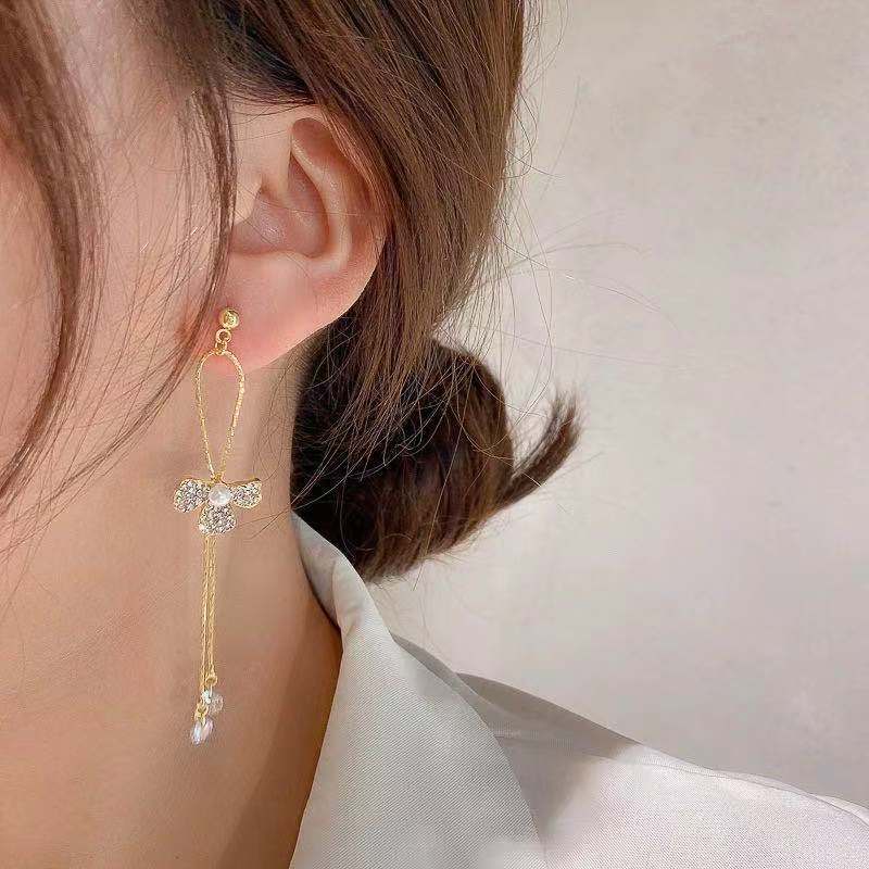 Anting Rumbai Bentuk Kelopak Bunga Bahan Zirkon Gaya Korea