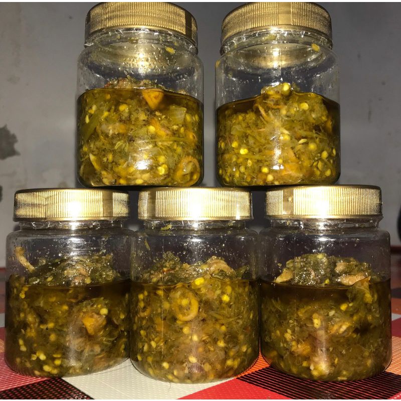 

sambel cumi cabe ijo dan ayam suwir pedass