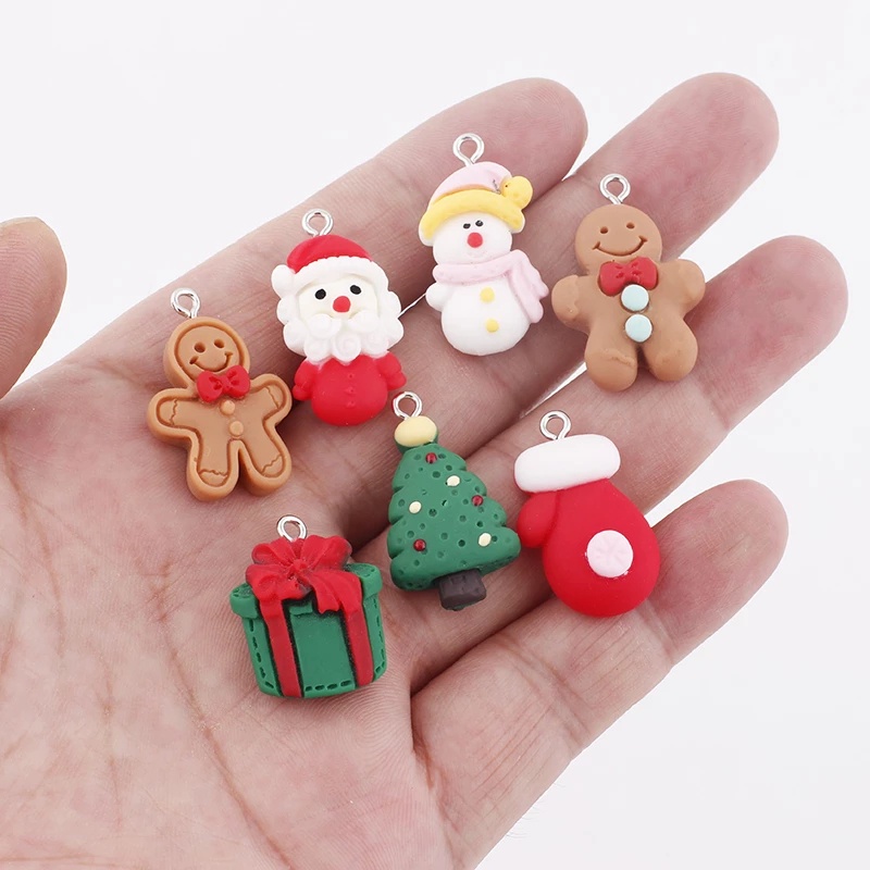 10pcs / set Gantungan Kunci Bentuk Gingerbread Man Santa Snowman Bahan Resin Untuk Aksesoris Natal