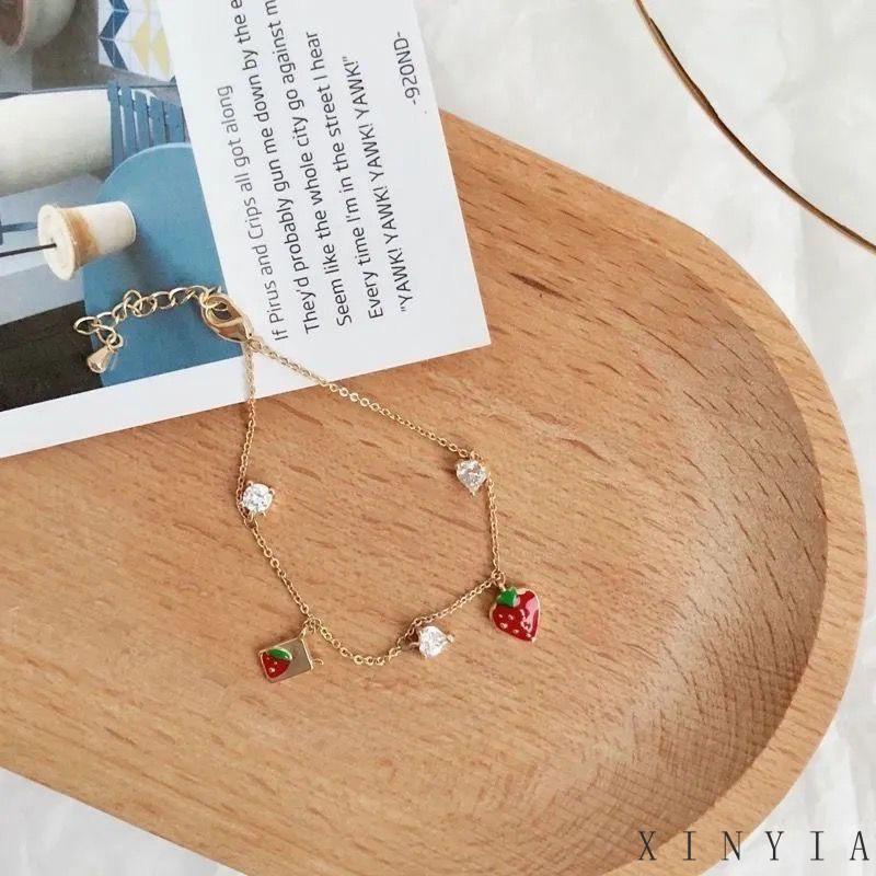 【Bayar di tempat】Gelang Liontin Strawberry Untuk Wanita Model Korea Simple Motif Stroberi Kristal