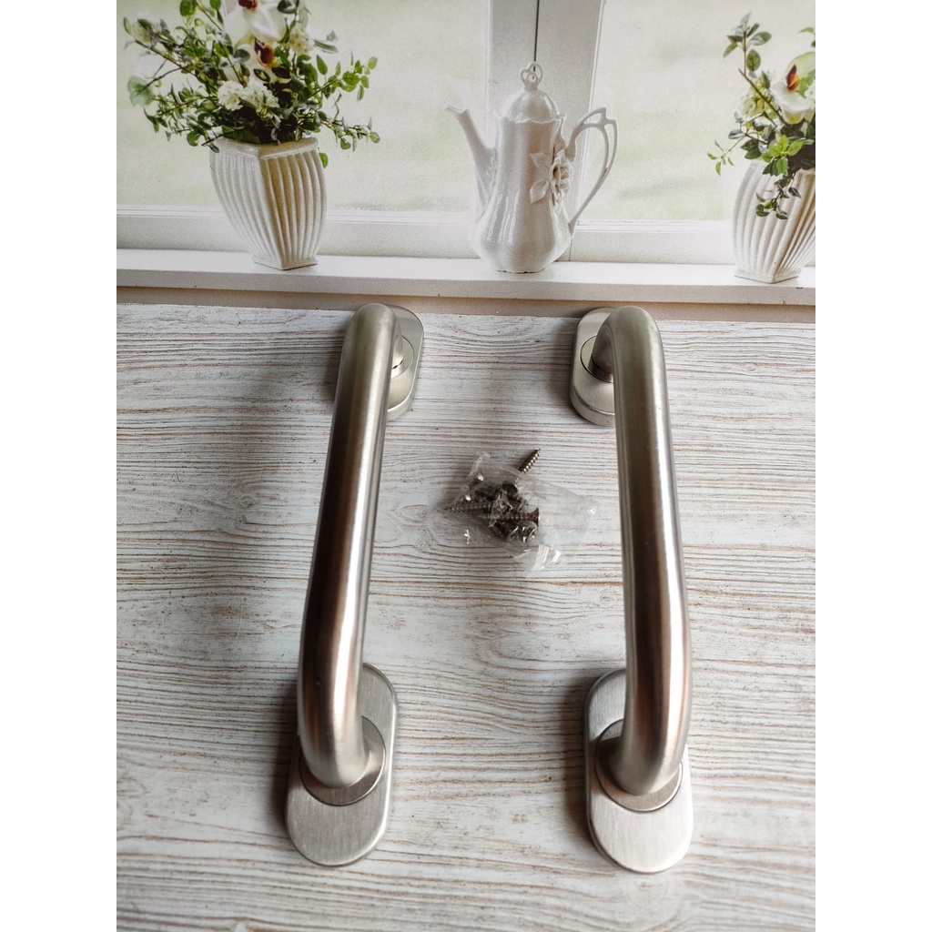 Pull handle pintu garasi atau gagang pintu garasi