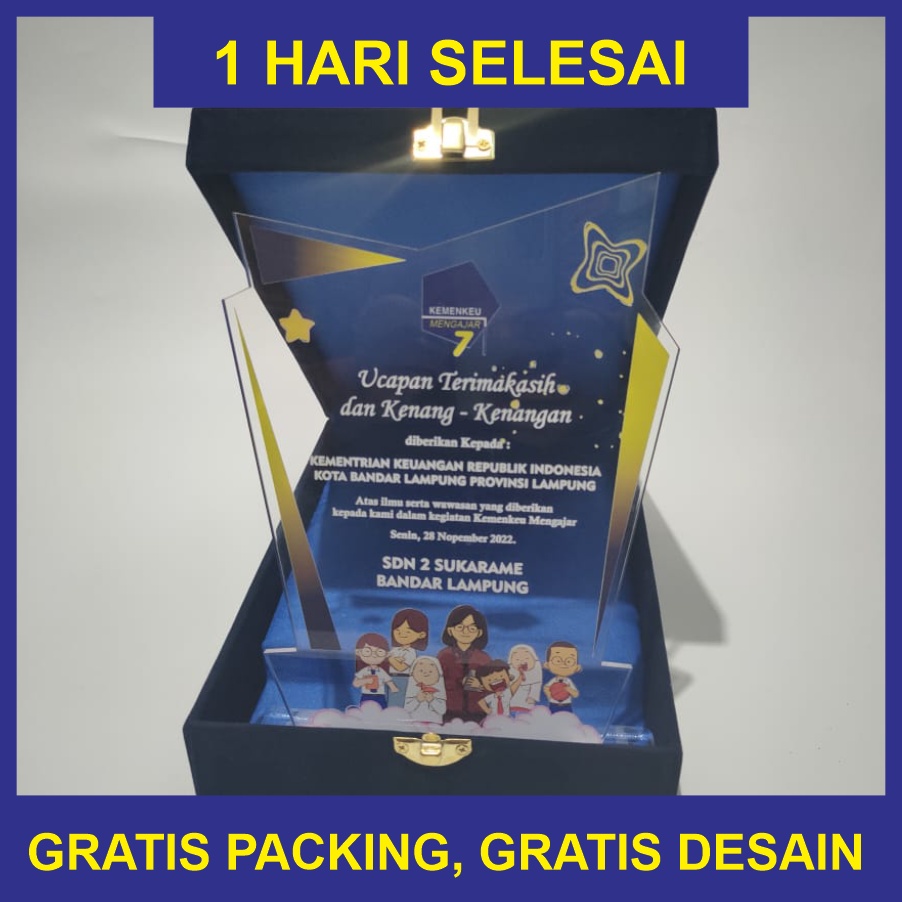 Plakat Akrilik Custom 10mm + Box