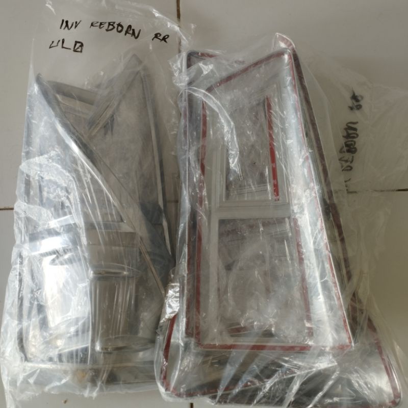 Garnish Lampu Toyota Innova Reborn Chrome