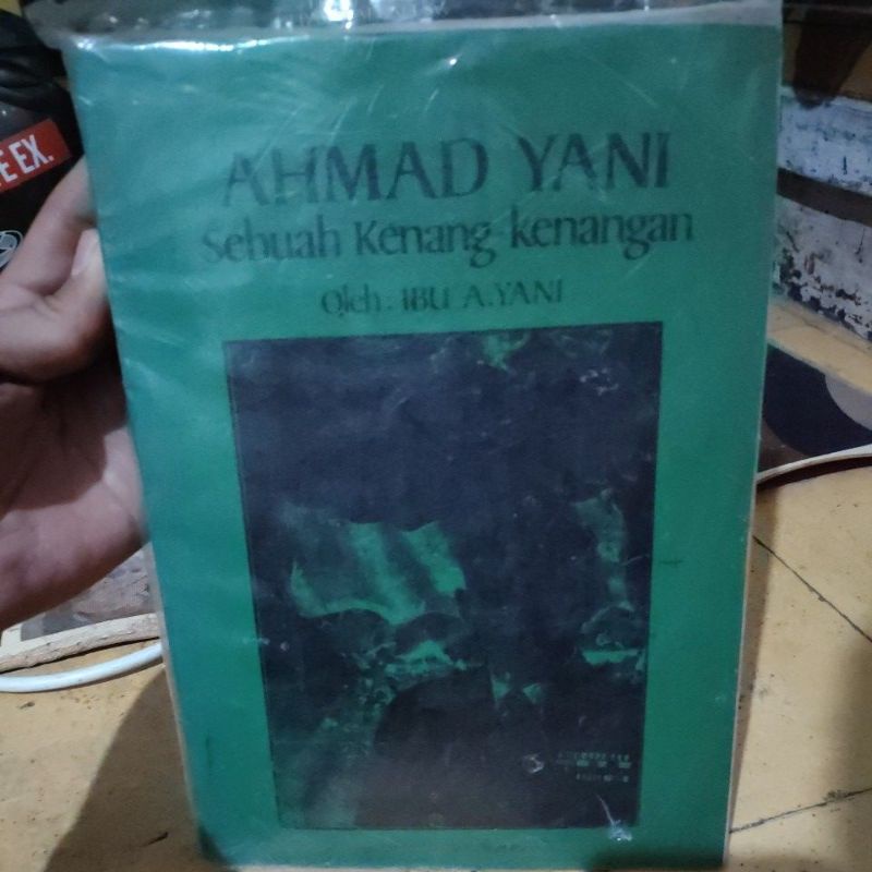 Ahmad Yani sebuah kenang kenangan oleh : ibu A.yani buku AHMAD YANI Sebuah kenang kenangan oleh ibu 