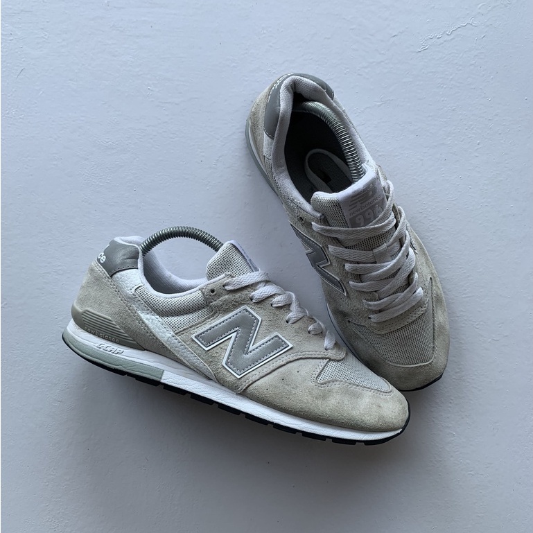 SEPATU NEW BALANCE 996 REFLECTIVE SIZE 42,5 | SECOND BRANDED