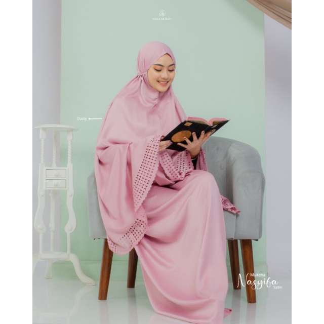 Arrafi Mukena Rukuh Nasyifa Bahan Satin Yang Mengkilap dan Glamour dengan Cutting Laser dengan 12 Pi