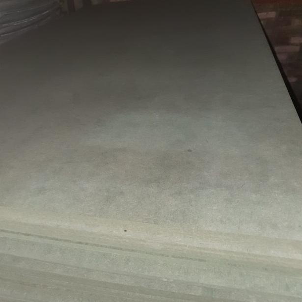 MDF hijau 3 mm / Triplek 3 mm MDF hijau HMR / MDF 3mm HMR
