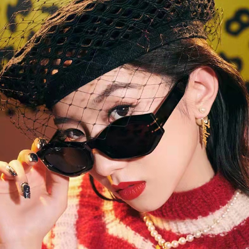 Cateye Kacamata Hitam UV400 Model Mata Kucing Gaya Retro Vintage Untuk Wanita