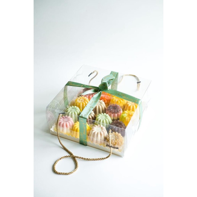 

Box Mika Tali 26x26 (20 pcs) Kotak Hantaran Hamper Cake Tumpeng