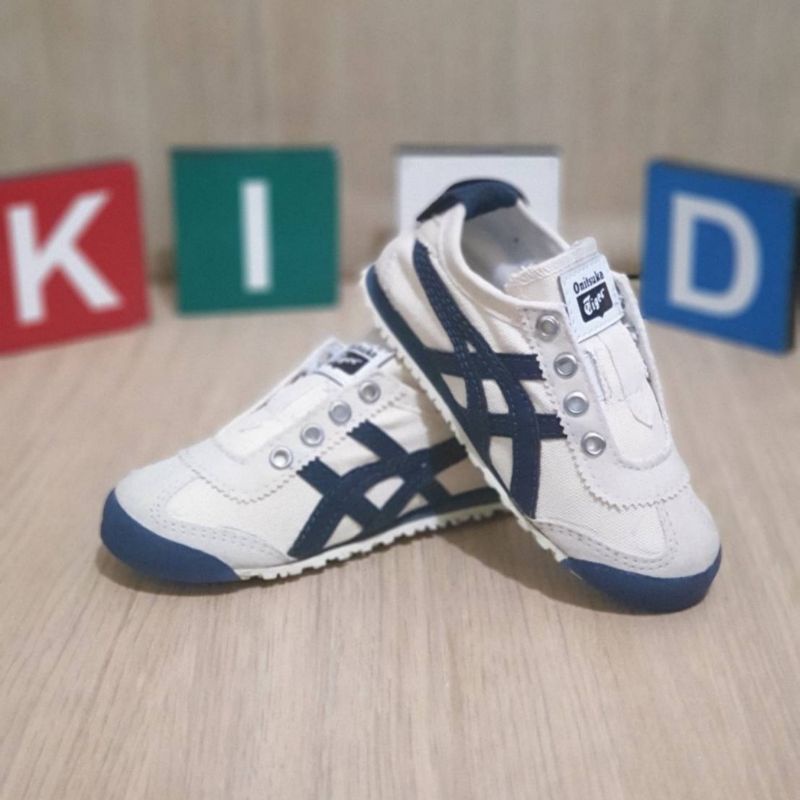 sepatu anak laki laki &amp; sepatu anak perempuan sepatu anak anak sudah termasuk box &amp; free kaus kaki .