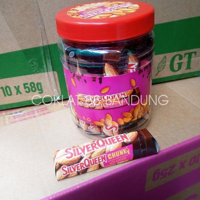 

SilverQueen Chunky Bar 30 gr Isi 12pcs Cokelat Toples Jar 30 gram X 12